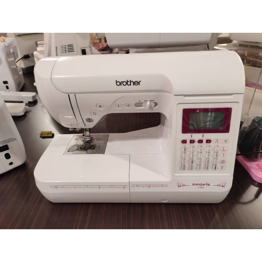 Brother innovis F400 | Modèle d'exposition / Occasion (Etat : Comme Neuf)