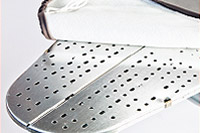 Table en aluminium renforc&eacute; et poin&ccedil;onn&eacute;