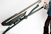 Facilement pliable et transportable gr&acirc;ce aux 2 roulettes : 